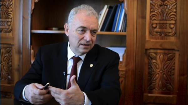 Συνέντευξη του Ευθύμη Λέκκα για το Πρόγραμμα INTERREG "ΑΙΓΙΣ"